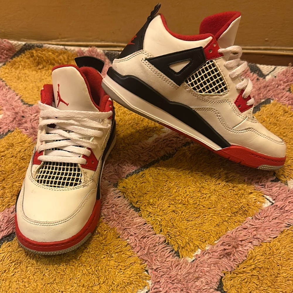 Nike Air Jordan 4 Retro White/Red/Black Sneakers